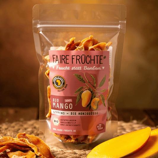 Bio Mangostreifen Lippens 500g Packung - honigsüße getrocknete Mango aus Burkina Faso mood in braunem hintergrund