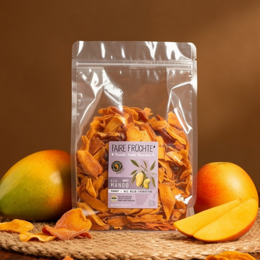 Bio Mangostreifen Tommy 1kg in wiederverschließbarem Beutel mit braunem Hintergrund